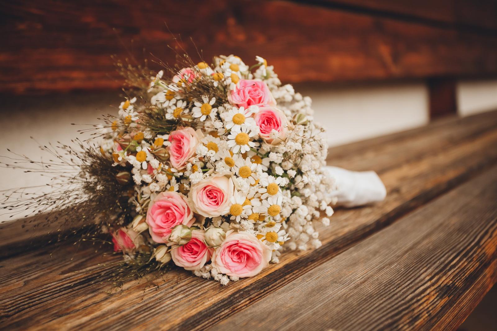 Brautstrauß bei freier Hochzeit in Thüringen